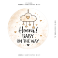 Traktatiesticker 'Hoera! Baby on the Way' | Ø 35 mm